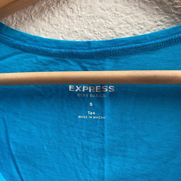 Express Sexy Basics T-Shirt Small V-Neck Ombre Blue Casual Short Sleeve Pocket - Picture 2 of 3
